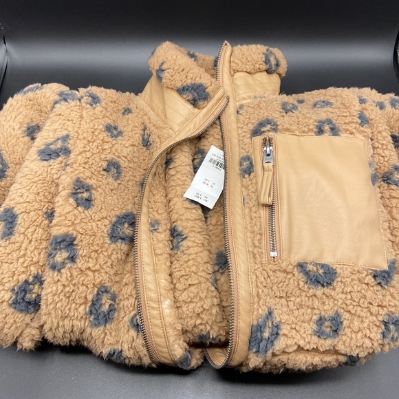 COPY - Abercrombie & Fitch Leopard Sherpa Jacket!XS-NWT! - Picture 4 of 5